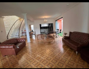 Casa linda e bem localizada